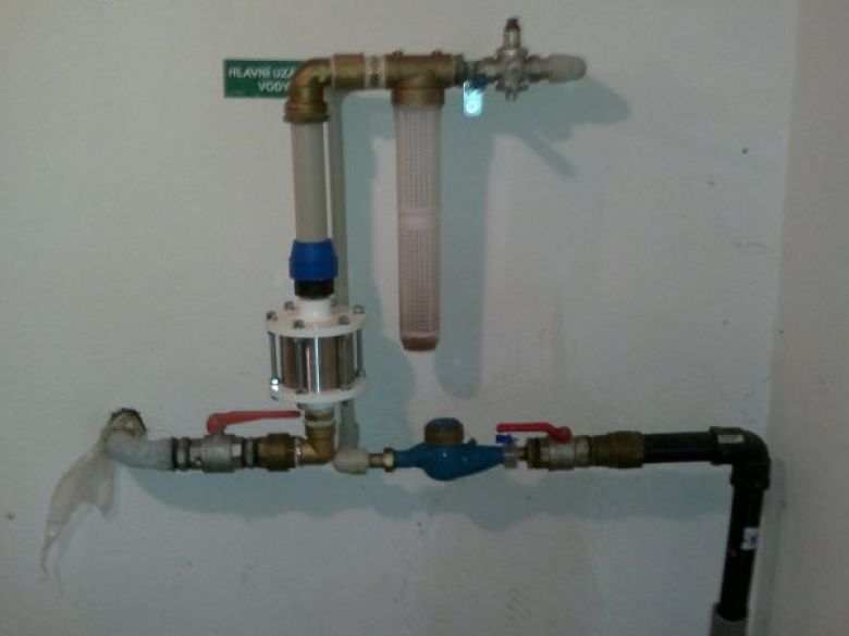 Zabránění usazování vodního kamene a filtrce vody