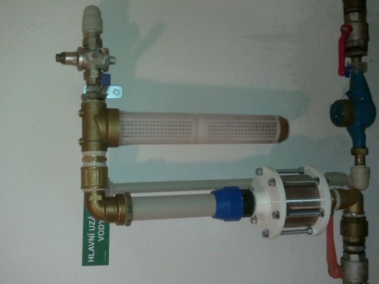 Zabránění usazování vodního kamene a filtrce vody